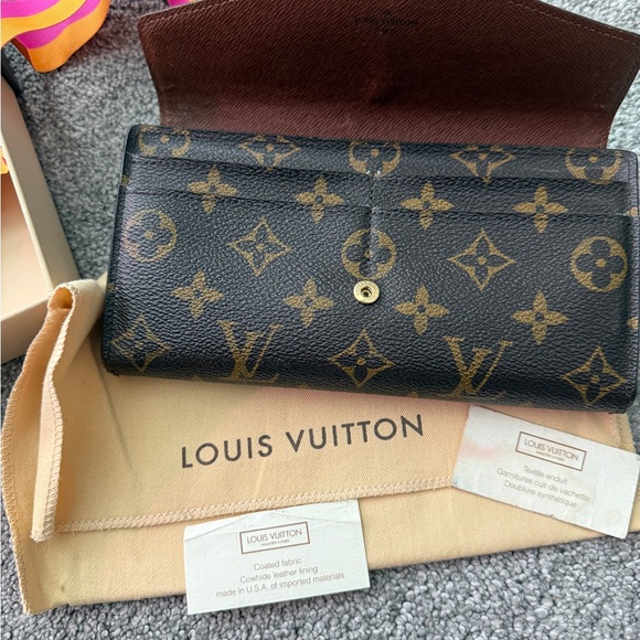 Authentic Louis Vuitton Brown Monogram Wallet with original box with ribbon - Picture 2 of 7